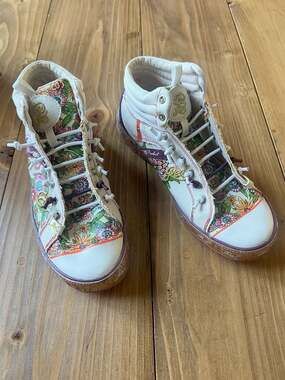 Red by Marc Ecko Stratify-Bouquet Floral Print High-Top Sneakers Size 8.5